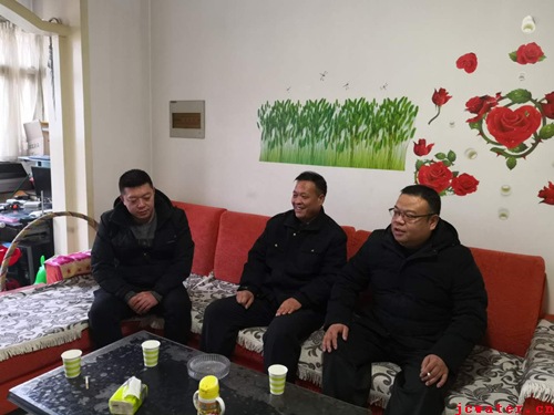 市水务公司组织慰问困难职工