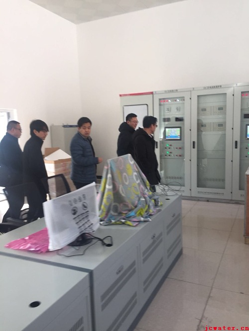 市水务公司领导春节前对各供水站安全检查