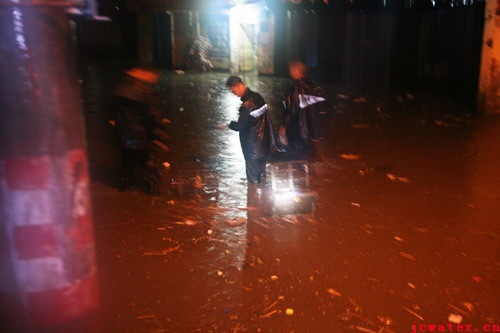 我市遭遇特大暴雨袭击