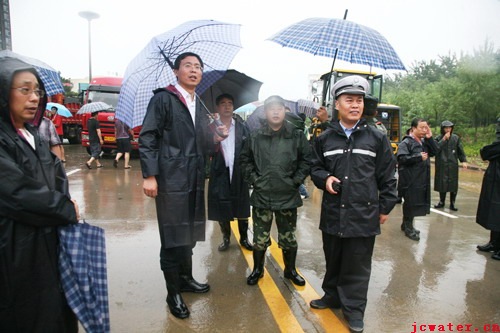 我市遭遇特大暴雨袭击