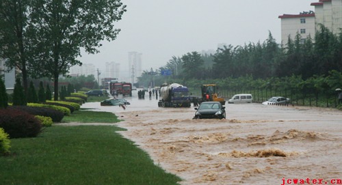 我市遭遇特大暴雨袭击